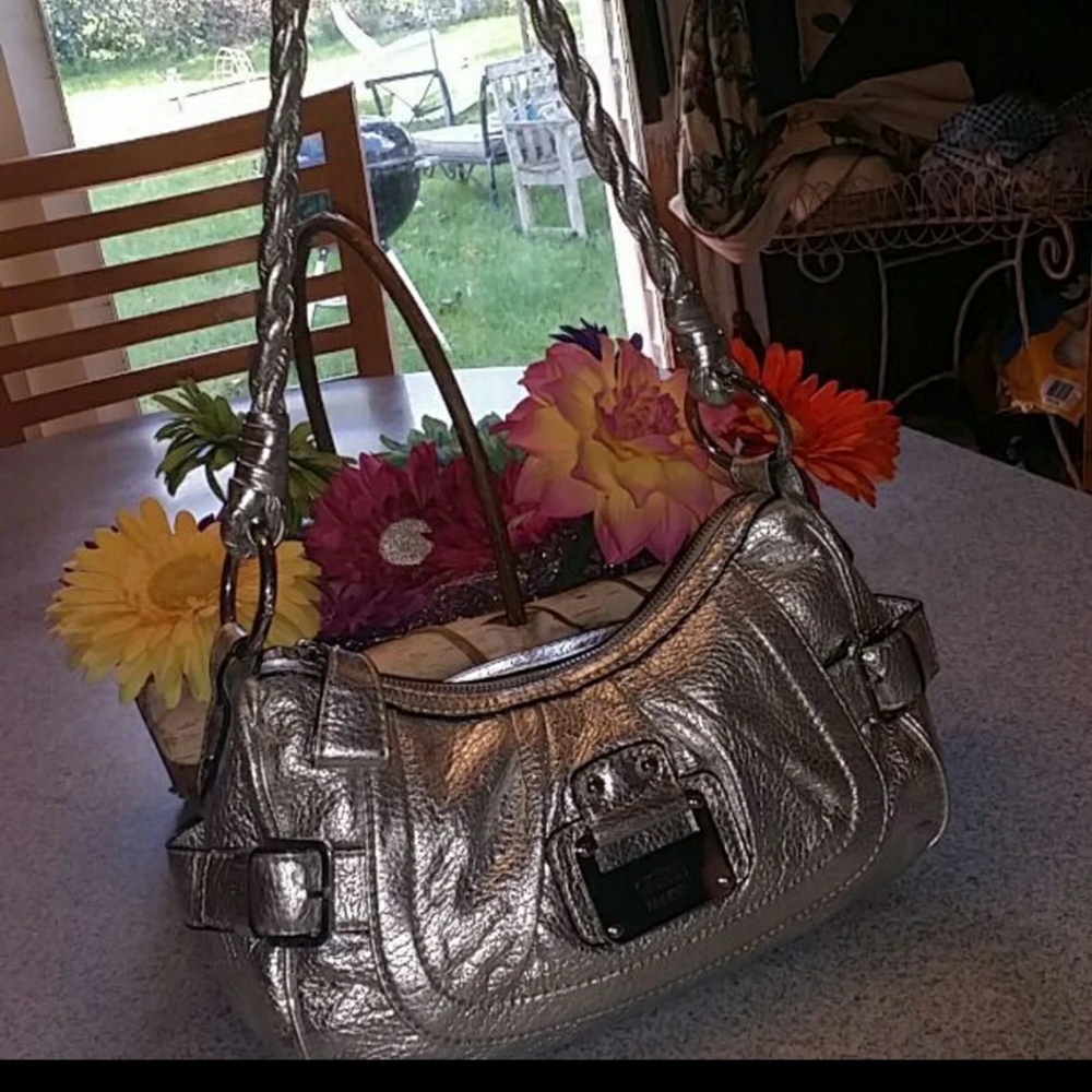 Beautiful Guess purse
